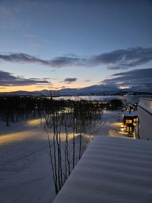 Ny Leilighet I Nytt Bygg I Naturskjonne Omgivelser! Tromsø Exterior foto
